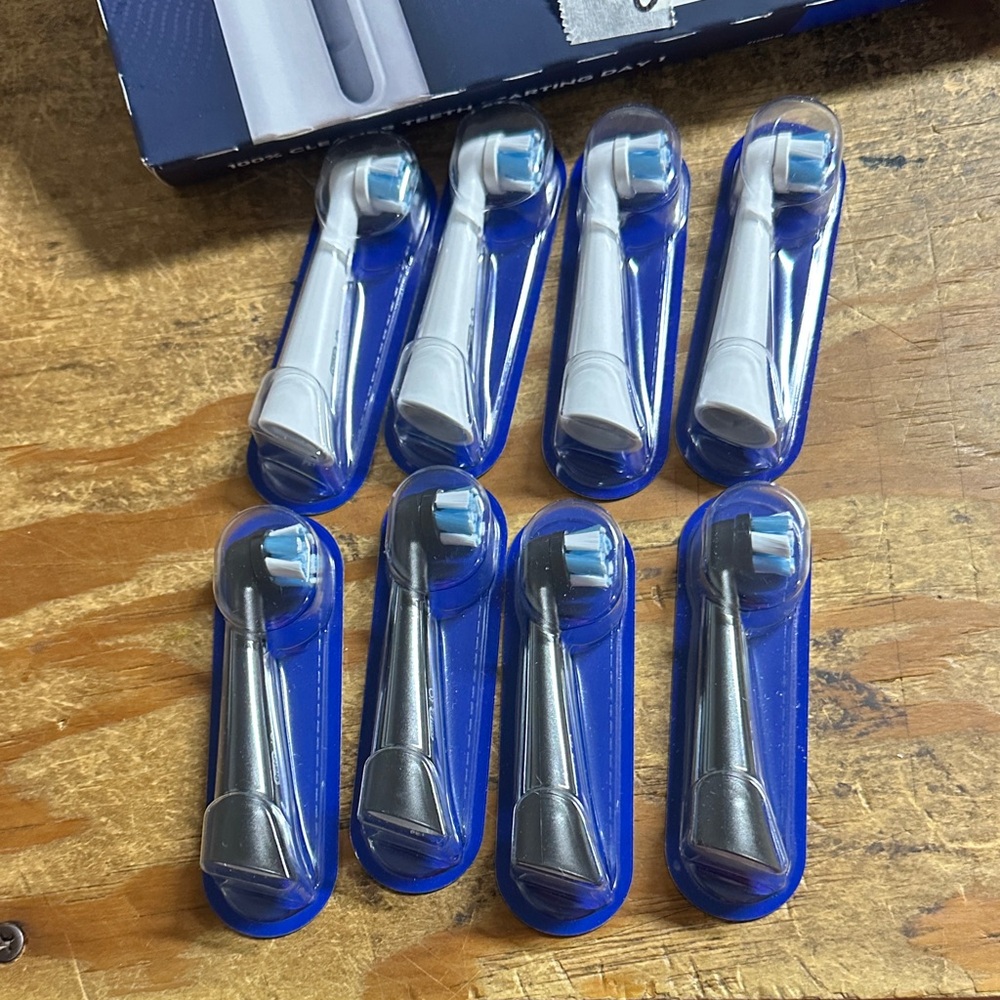 Oral-B iO Deep Clean 8 Replacement Brush Heads - Blue & White open box